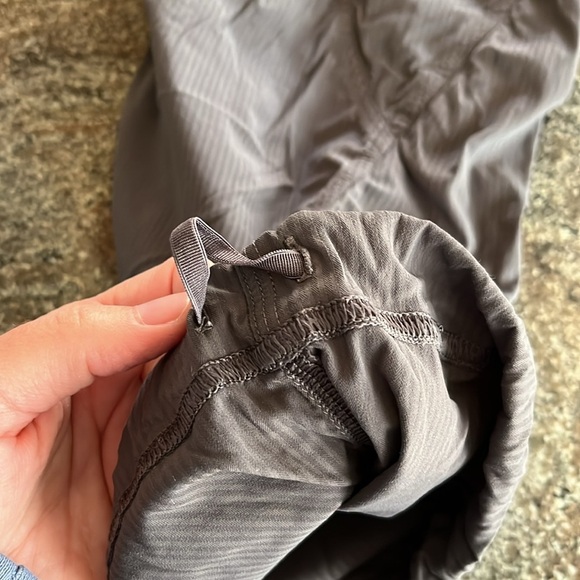 LULU LEMON DANCE STUDIO CROP PANTS Flaws Grey Size 6 - Picture 8 of 11